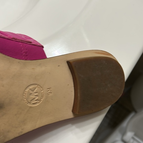 Michael Kors Fuchsia Sandals with Gold Emblem - Picture 4 of 5
